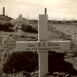 Funeral Iceland 7, Roberts grave.jpg